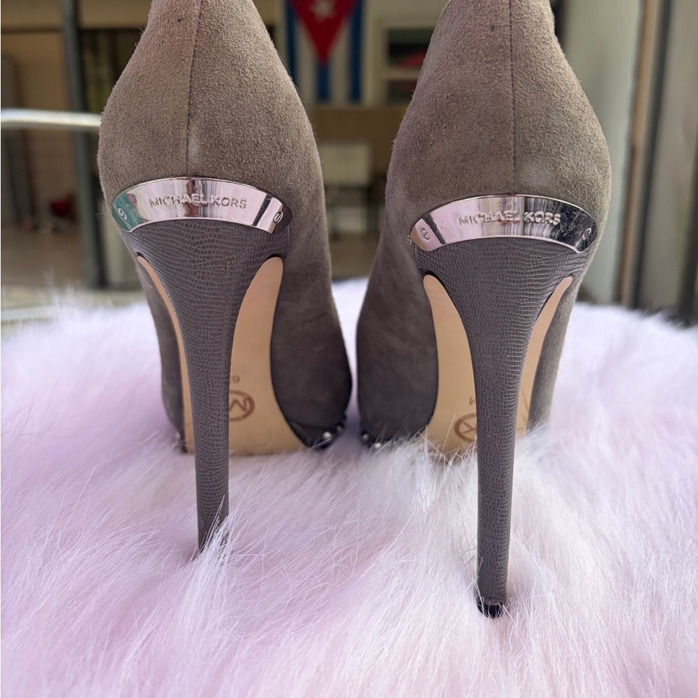 Michael Kors Women's Suede Gray Heels - Picture 8 of 8